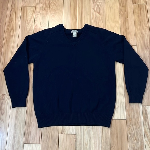 L.L bean vintage 100% lamswool men sweater 
size L tall - Picture 1 of 4